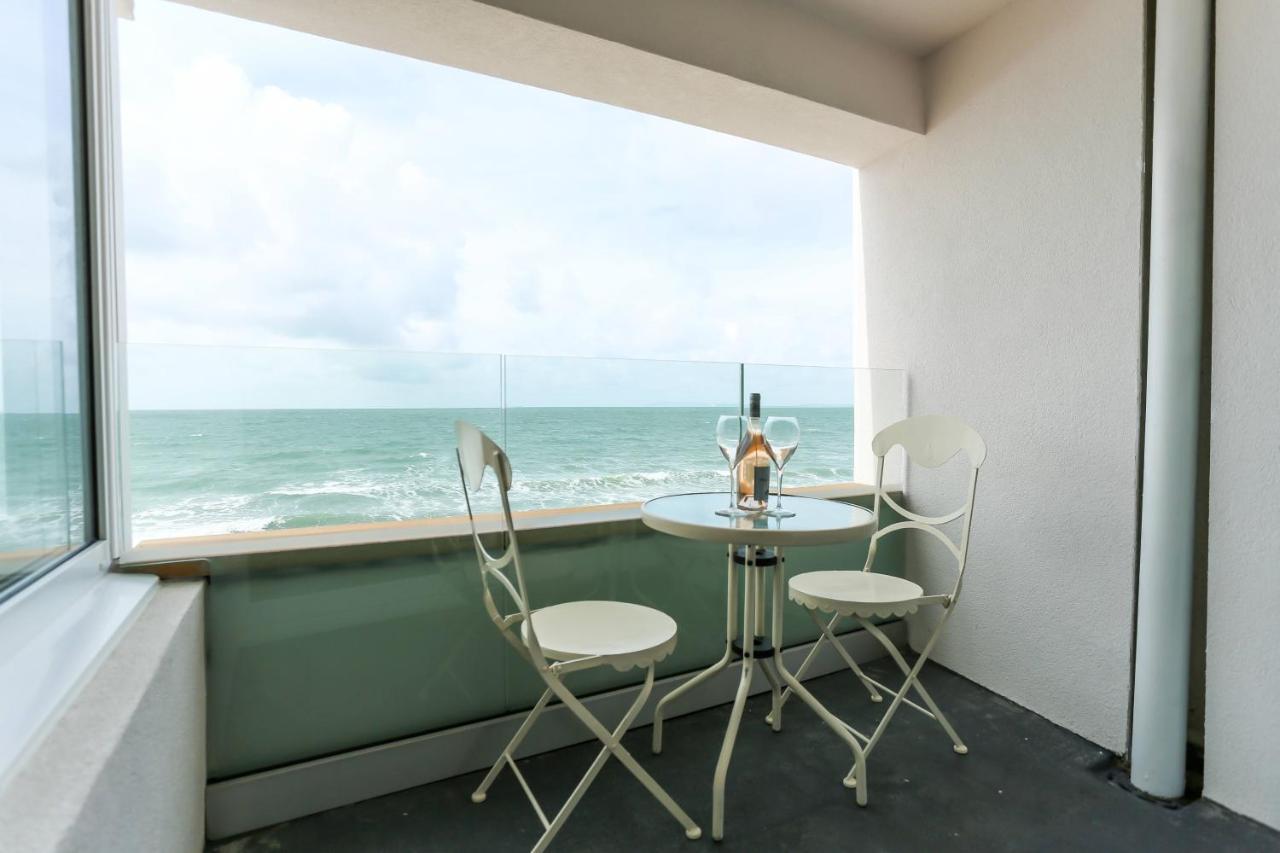 Tides - Beach Front Apartment In Bracklesham Bay Chichester Zewnętrze zdjęcie