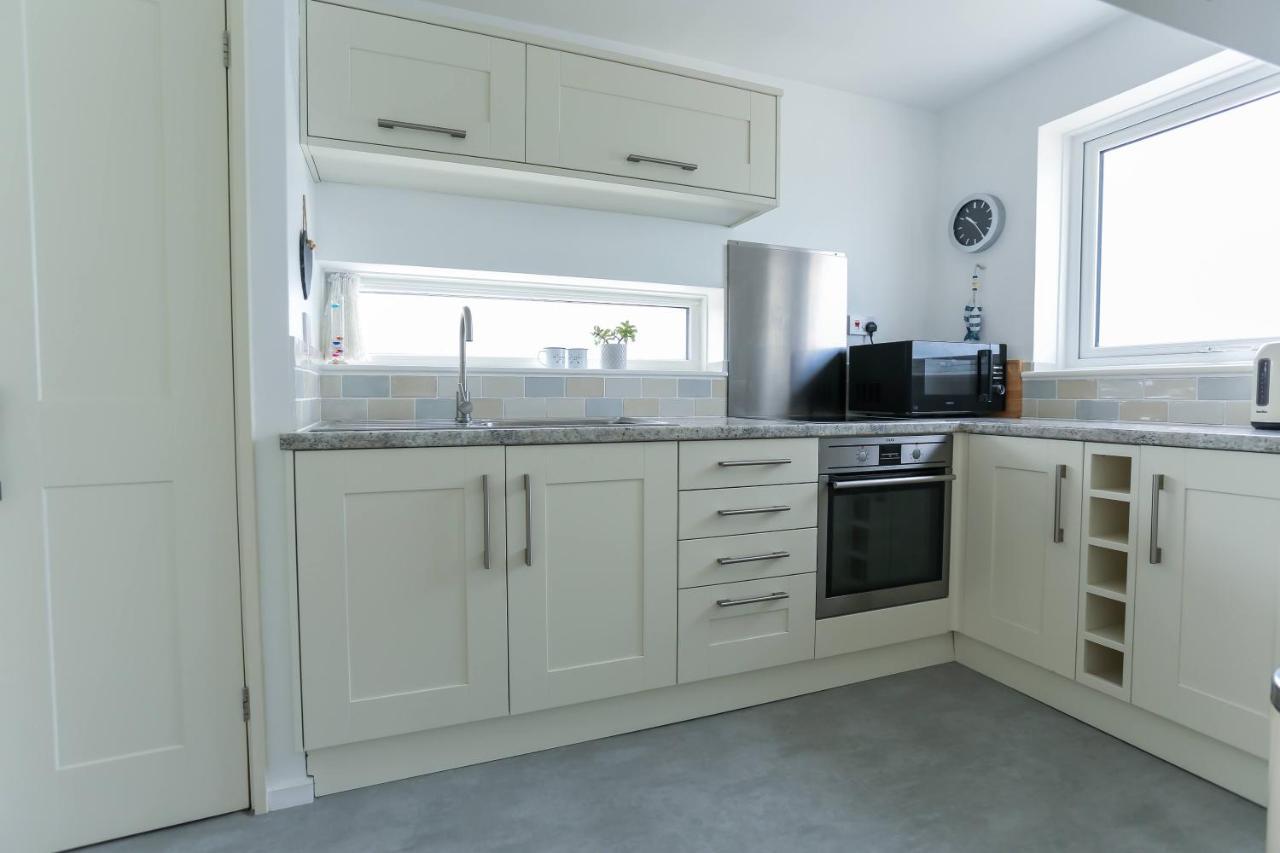 Tides - Beach Front Apartment In Bracklesham Bay Chichester Zewnętrze zdjęcie